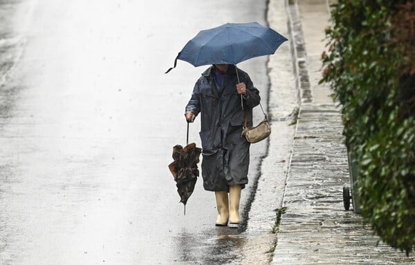 Καιρός: Έκτακτο δελτίο επιδείνωσης - Πού αναμένονται βροχές τις επόμενες ώρες