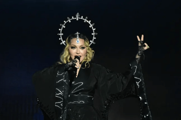 Η Madonna επιβεβαιώνει τη συνέχεια ενός από τα μεγαλύτερα άλμπουμ της και ξεσκηνώνει τους φαν της