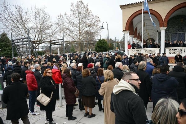 Λάρισα: Βαρύ κλίμα στην κηδεία του 39χρονου Βασίλη Καλογήρου