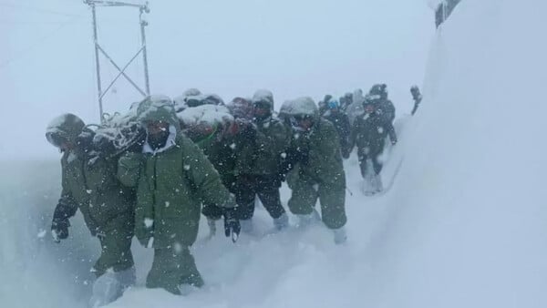 Χιονοστιβάδα στα σύνορα Ινδίας - Θιβέτ: Δεκάδες αγνοούμενοι