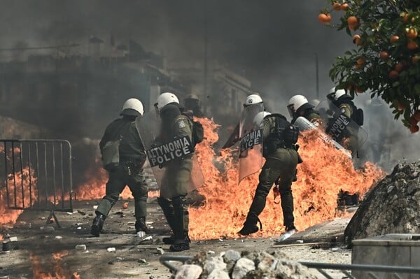 Τέμπη: Η ανακοίνωση της ΕΛΑΣ για τα επεισόδια στο Σύνταγμα