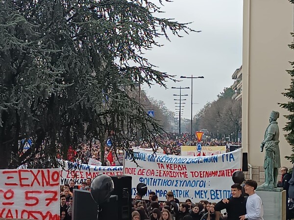 Γιάννενα - Τέμπη: Τέσσερις γενιές ανθρώπων στη συγκέντρωση