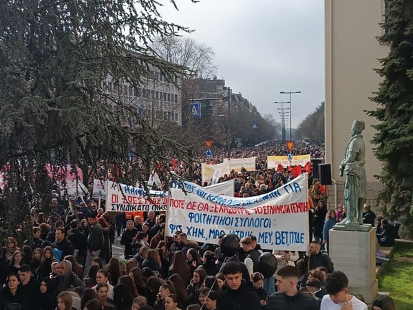 Γιάννενα - Τέμπη: Τέσσερις γενιές ανθρώπων στη συγκέντρωση