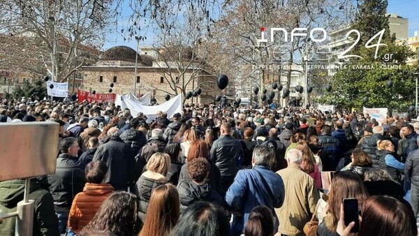 Σέρρες: Μαζική συγκέντρωση για τα δύο χρόνια από την τραγωδία των Τεμπών