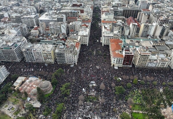 Πορεία για Τέμπη: Τι γράφουν ξένα ΜΜΕ - «Οι Έλληνες πραγματοποιούν τις μεγαλύτερες διαδηλώσεις τους εδώ και χρόνια»