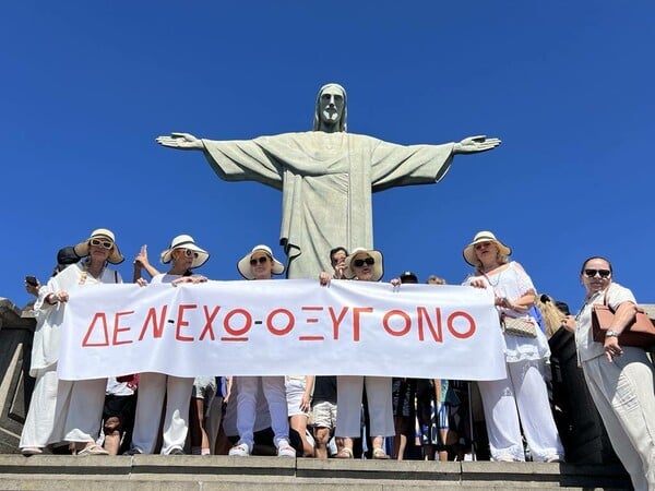 «Δεν έχω οξυγόνο»: Διαδηλώσεις σε δεκάδες πόλεις του πλανήτη για την τραγωδία των Τεμπών