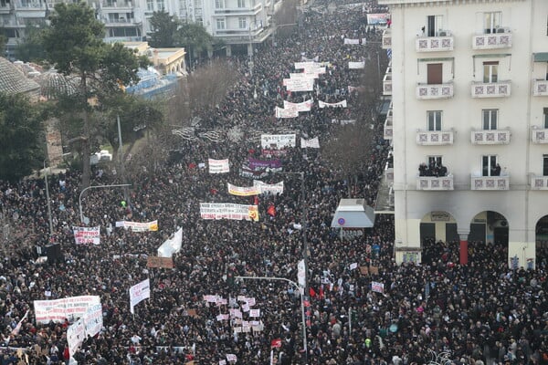 Θεσσαλονίκη: Χιλιάδες κόσμου στη συγκέντρωση για τα Τέμπη