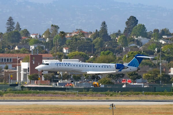 ΗΠΑ: Αναγκαστική προσγείωση πτήσης της United Airlines λόγω σοβαρών αναταράξεων