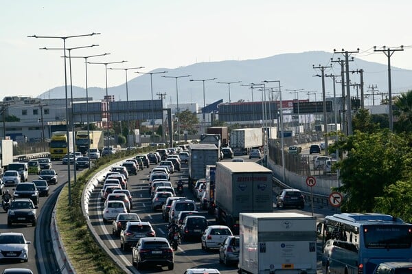 Η κίνηση στους δρόμους: Μποτιλιάρισμα σε Κηφισό και κέντρο της Αθήνας