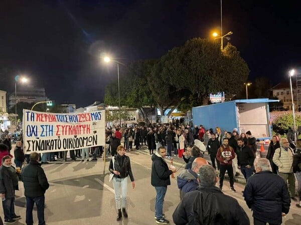 «Δικαιοσύνη»: Χιλιάδες πολίτες στους δρόμους για τα Τέμπη