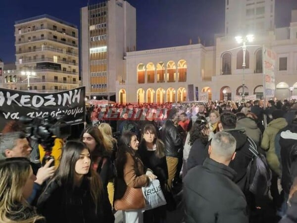 «Δικαιοσύνη»: Χιλιάδες πολίτες στους δρόμους για τα Τέμπη