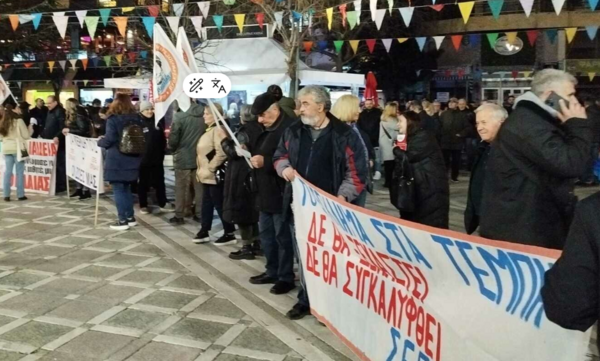 «Δικαιοσύνη»: Χιλιάδες πολίτες στους δρόμους για τα Τέμπη