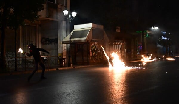 «Δικαιοσύνη»: Χιλιάδες πολίτες στους δρόμους για τα Τέμπη