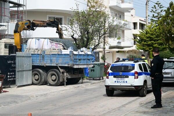 Βούλα: Νεκρός ο χειριστής του γερανοφόρου που ακούμπησε σε καλώδια