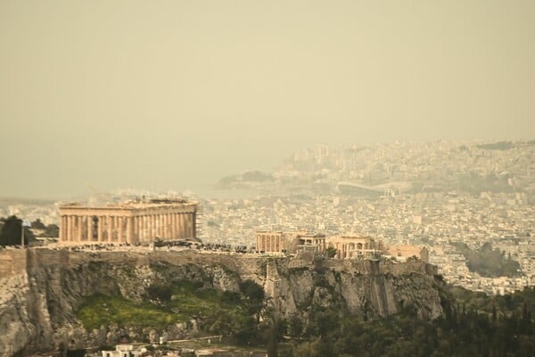 Ο καιρός σήμερα: Καλοκαιρινό Σαββατοκύριακο με άνοδο της θερμοκρασίας και αφρικανική σκόνη