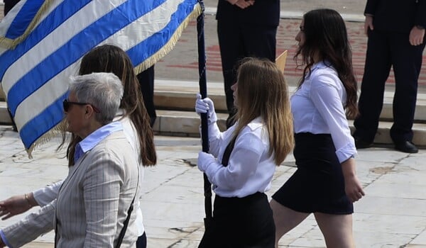 Πάτρα: Γονείς μαθητών καταγγέλλουν γυμναστή - «Ψάχνει μοντέλα κορίτσια για την παρέλαση»