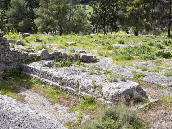 Ιερά Απόλλωνος Δειραδιώτη και Αθηνάς Οξυδερκούς