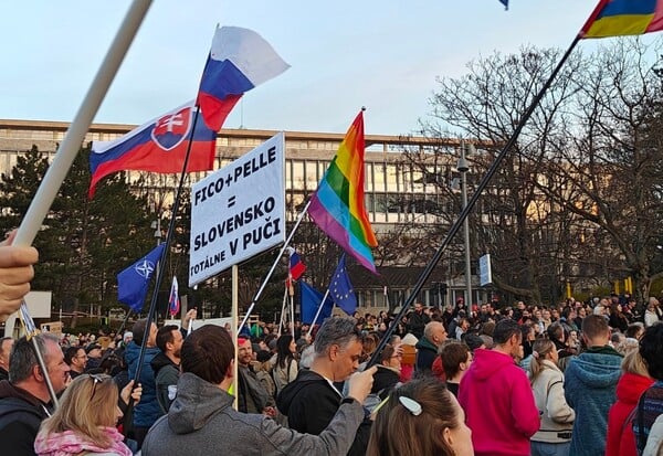 Σλοβακία: Νέες διαδηλώσεις κατά Φίτσο - Ζητούν να παραιτηθεί