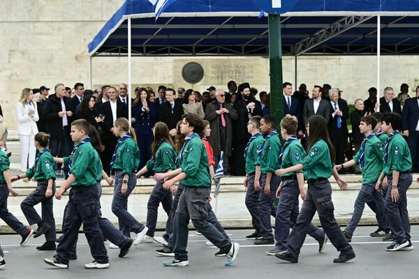 25η Μαρτίου: Στιγμιότυπα από τη μαθητική παρέλαση στο κέντρο της Αθήνας