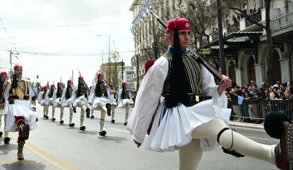 25η Μαρτίου: Κυκλοφοριακές ρυθμίσεις στο κέντρο - Στις 11:00 η στρατιωτική παρέλαση