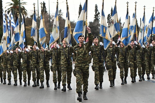 25η Μαρτίου: Στιγμιότυπα από την στρατιωτική παρέλαση στο κέντρο της Αθήνας