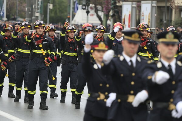 25η Μαρτίου: Στιγμιότυπα από την στρατιωτική παρέλαση στο κέντρο της Αθήνας