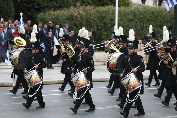 25η Μαρτίου: Στιγμιότυπα από την στρατιωτική παρέλαση στο κέντρο της Αθήνας