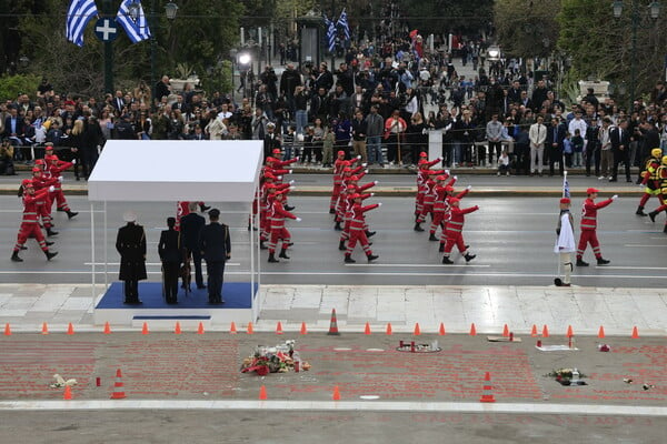 25η Μαρτίου: Στιγμιότυπα από την στρατιωτική παρέλαση στο κέντρο της Αθήνας