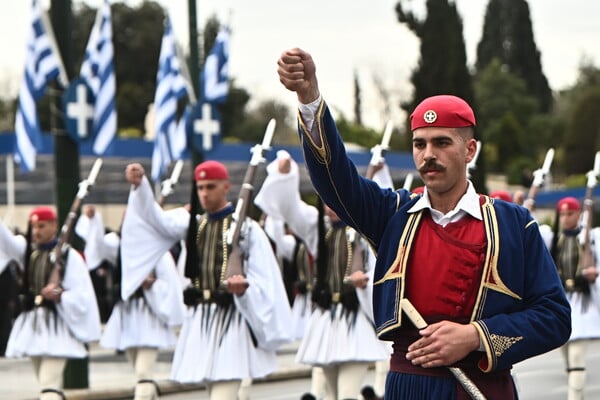 25η Μαρτίου: Στιγμιότυπα από την στρατιωτική παρέλαση στο κέντρο της Αθήνας