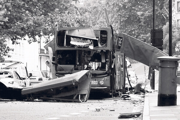 Δέκα χρόνια τρόμος και πόλεμος