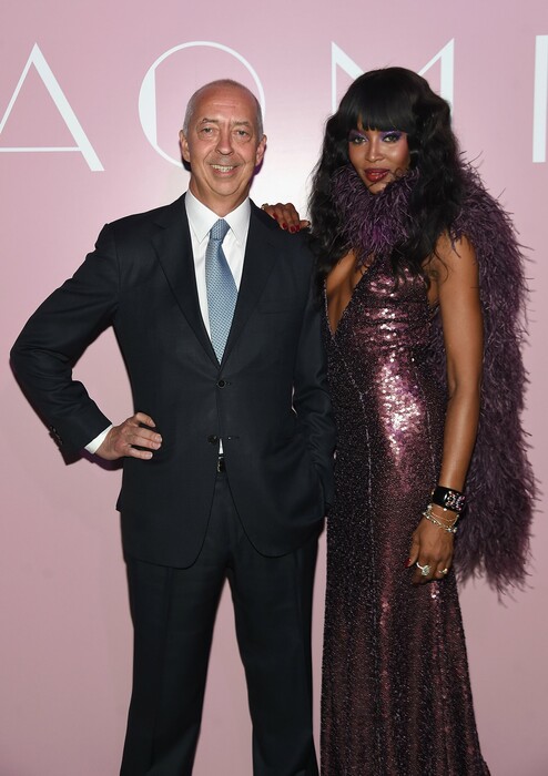 H Naomi Campbell, το πανάκριβο βιβλίο στο σχήμα μπούστου και μια στρατιά διασημότητες στο πάρτι της Νέας Υόρκης