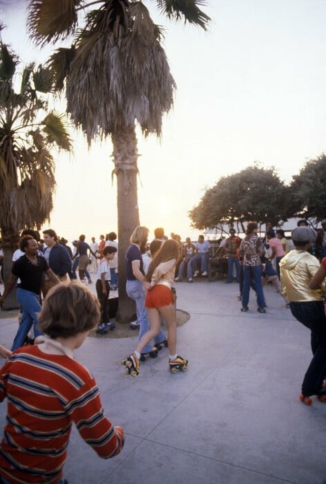 Κάνοντας rollerskating στη Βενετία της Αμερικής