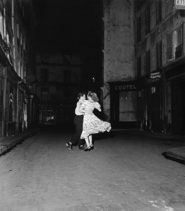 Ο φωτογράφος της "Πόλης του Έρωτα" Robert Doisneau σε μία εντυπωσιακή έκθεση στο Βερολίνο