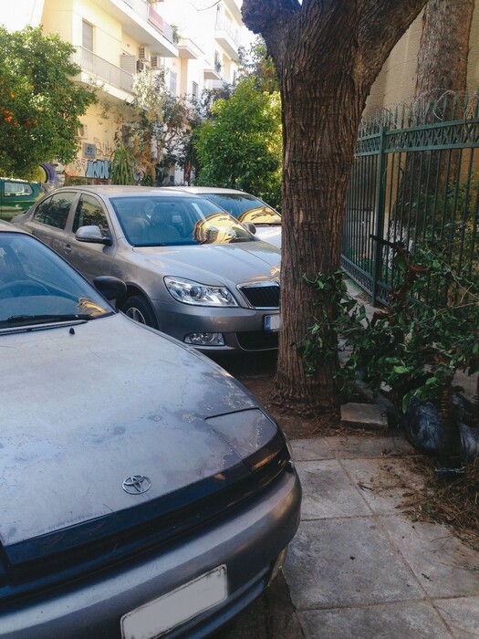 Η εγκατάλειψη του Θησείου, η Στοά Εμπόρων, το κτίριο της Ερμού 88