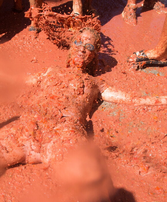 La Tomatina: Χιλιάδες άνθρωποι στον παραδοσιακό ντοματοπόλεμο της Μπουνιόλ