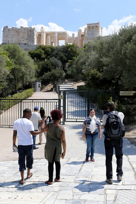 Φωτογραφίες από την Αθήνα της απεργίας - Κλειστή βρήκαν την Ακρόπολη οι τουρίστες