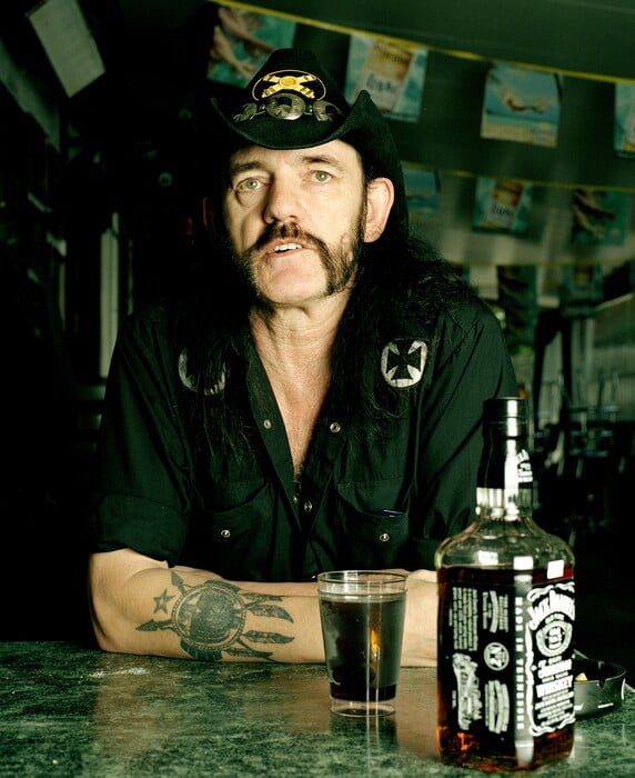 Lemmy: ένας άντρας που αγάπησε πολύ τις γυναίκες. Και το ροκ εν ρολ.