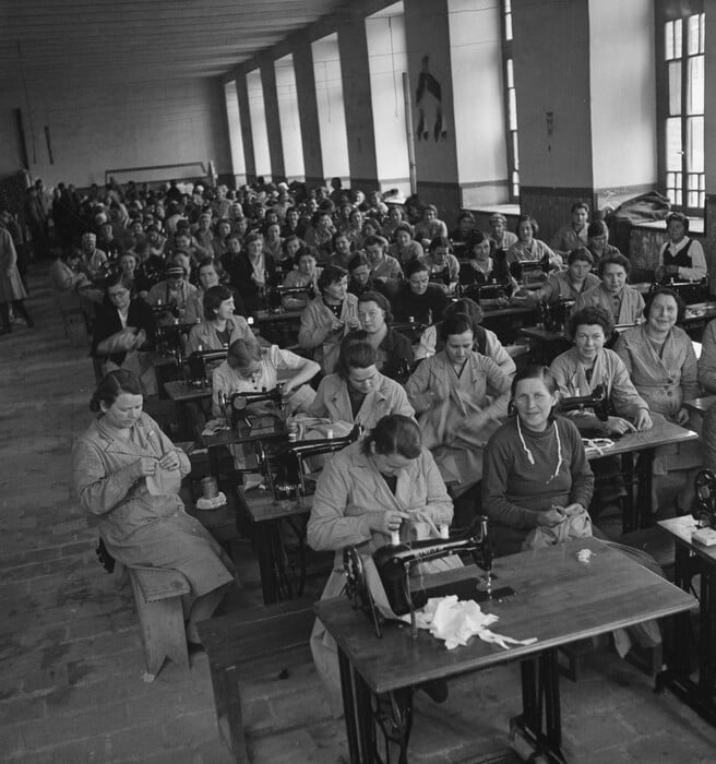 Πολωνοί πρόσφυγες που βρέθηκαν στο Ιράν το 1943