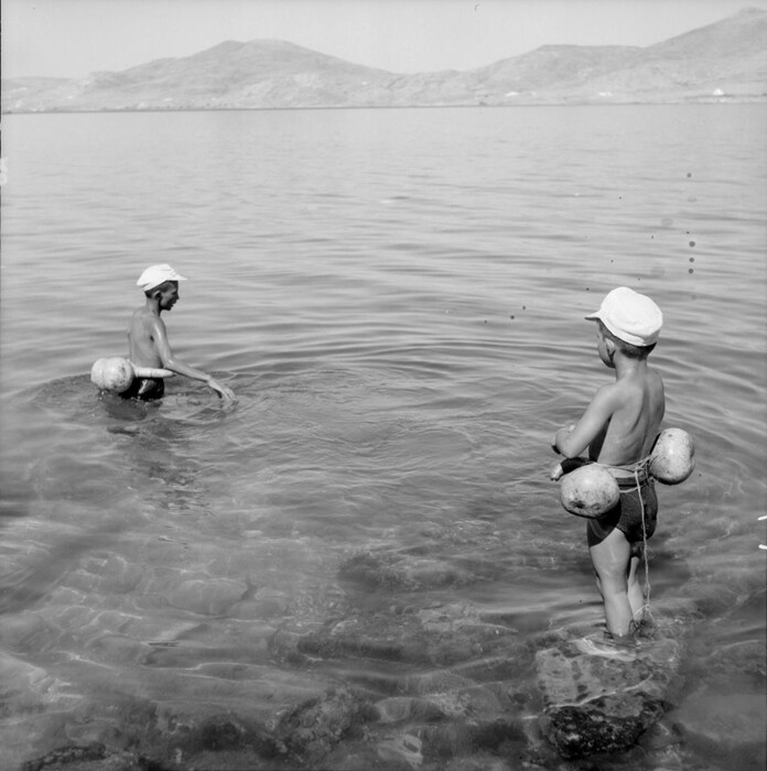 Το φως του ελληνικού καλοκαιριού σε 20 φωτογραφίες από το αρχείο του Μουσείου Μπενάκη