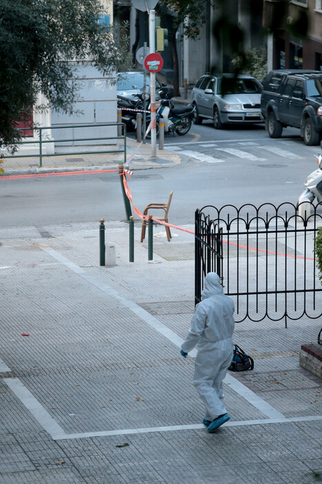 Φωτογραφίες από το σημείο όπου σημειώθηκε η έκρηξη στο Κολωνάκι, στον Άγιο Διονύσιο