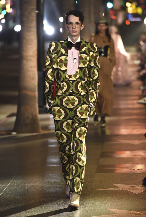Οίκος Gucci: Catwalk στη Hollywood Boulevard με μοντέλα τους Τζάρεντ Λέτο και Μακόλεϊ Κάλκιν