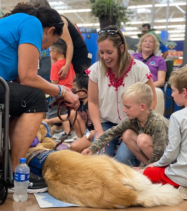 Τέξας: Οχτώ golden retriever προσπαθούν να παρηγορήσουν τους επιζώντες του μακελειού