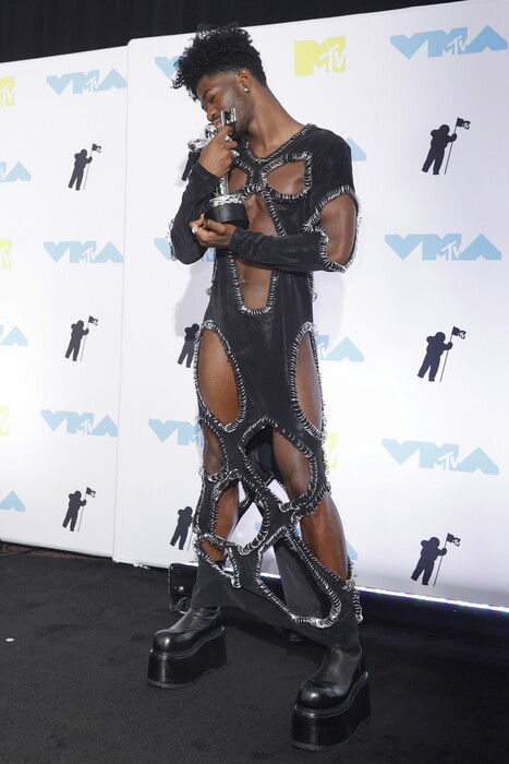 MTV VMAs 2022: Η «βασίλισσα» Lizzo, η νικήτρια Τέιλορ Σουίφτ, η αλλόκοτη Νίκι Μινάζ και ο Τζόνι Ντεπ 