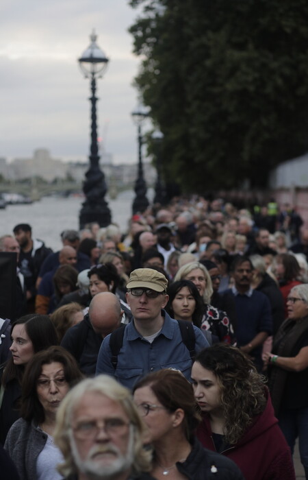 The Queue to end all queues: Brits do what they do best as they pay respects to Queen