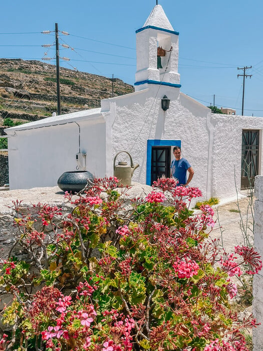 Ένα μικροσκοπικό εξοχικό σε έναν οικισμό της Σύρου