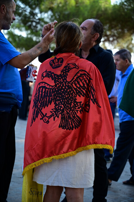 Με σταυρούς και εικόνες στο συλλαλητήριο για τις νέες ταυτότητες στη Θεσσαλονίκη