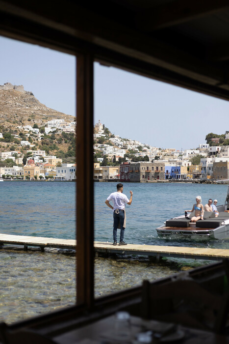 Δυο βράδια στο πιο συζητημένο εστιατόριο του Αιγαίου, πριν κλείσει για σεζόν