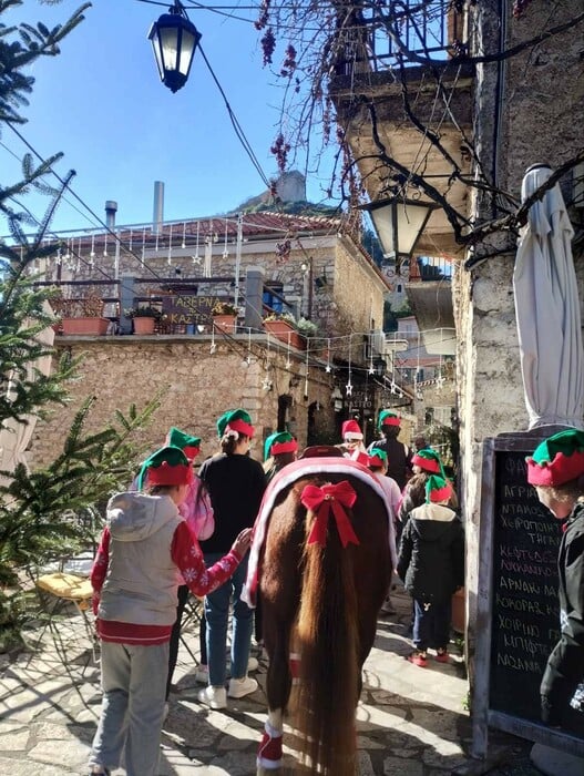 Η Στέφανι πήγε μια βόλτα στην Καρύταινα, και αποφάσισε να μείνει