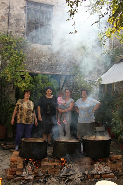 CHECK Οι γυναίκες ενός χωριού γράφουν τη γαστρονομική ιστορία της Λέσβου