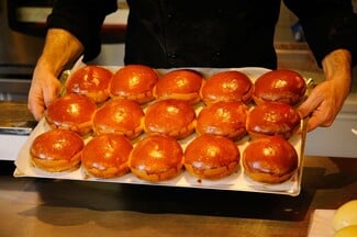 Στο Talking Breads θα δοκιμάσεις το πιο rock street food της Αθήνας